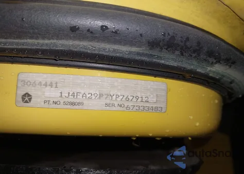 2000 Jeep Wrangler Se z USA, uszkodzony, nr VIN 1J4FA29P7YP767912